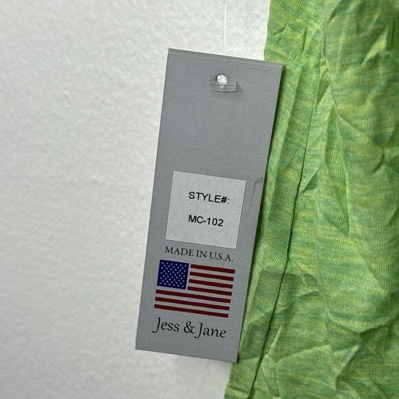 Jess & Jane Asymmetrical Hem Top Crinkle Texture in the Fabric Size Size XL - Picture 8 of 9